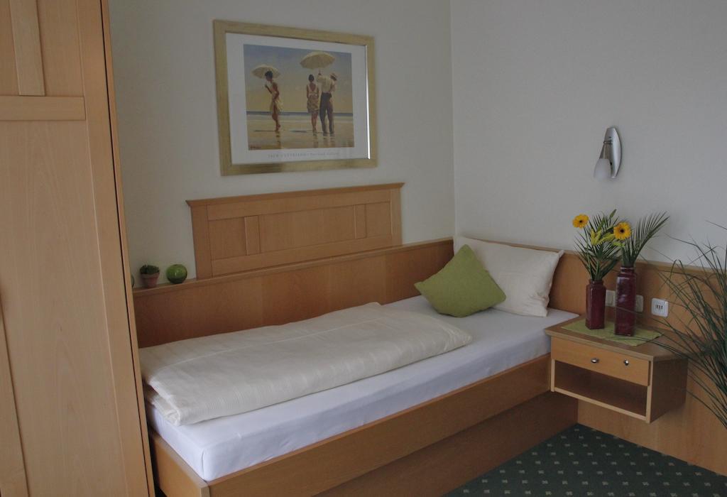 Apart-Hotel Pension Rossmayer Bad Füssing Rum bild