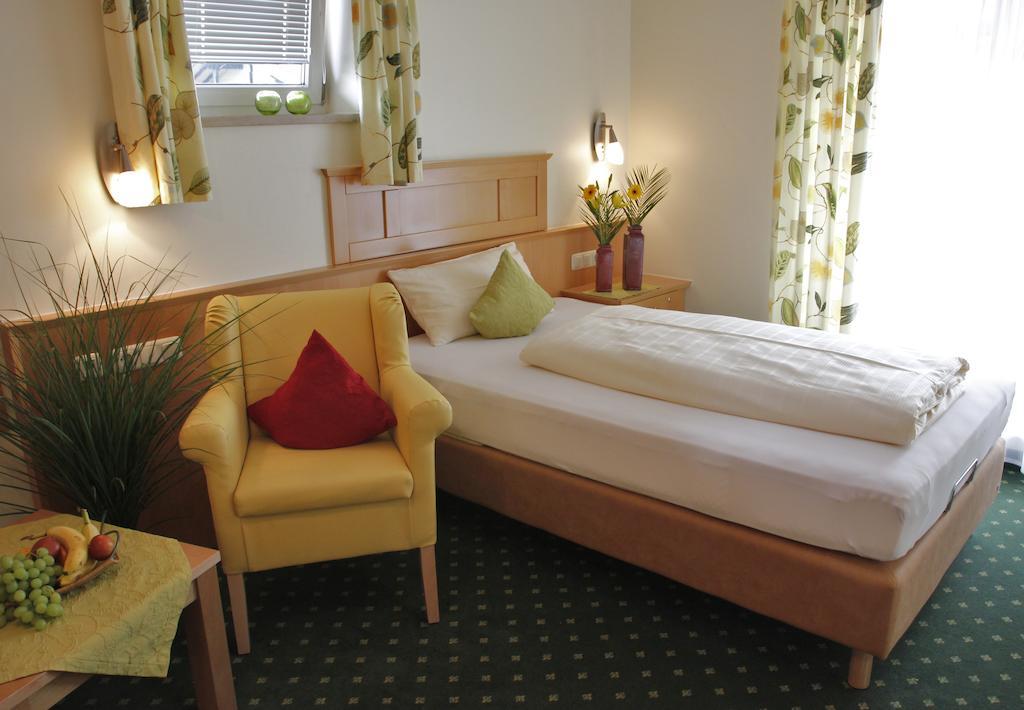 Apart-Hotel Pension Rossmayer Bad Füssing Rum bild