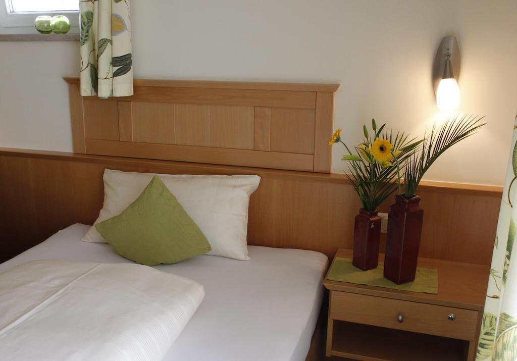 Apart-Hotel Pension Rossmayer Bad Füssing Rum bild